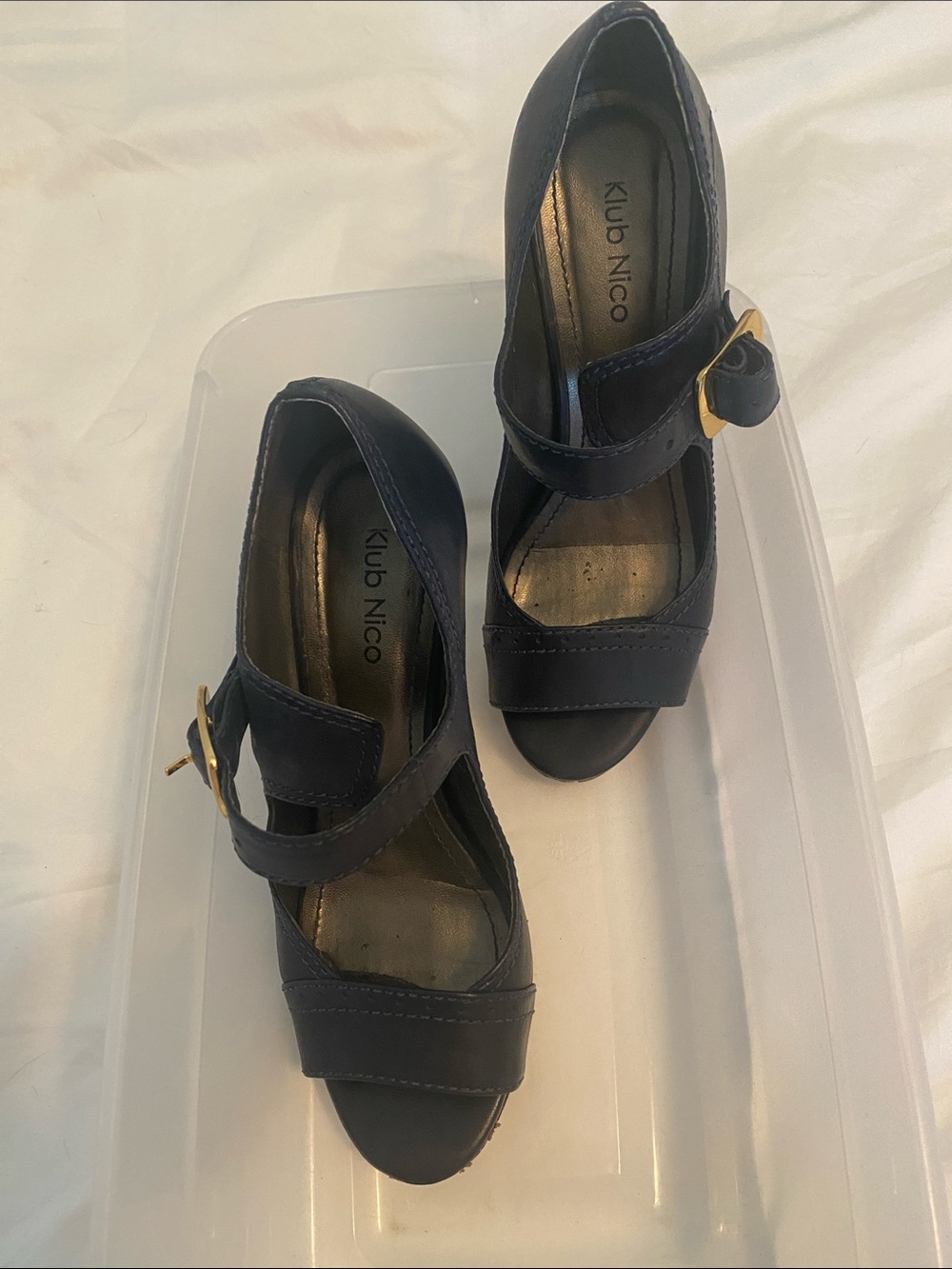 SZ 6 Klub Nico Navy Blue Peep-Toe Heels with Gold Buckle
